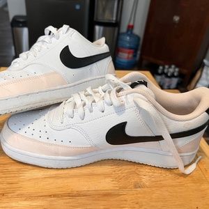 Women’s NIKE shoes